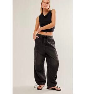 Snacks! By MOTHER The Munchie Ankle Barrel Slouchy Utility Jeans Black - Size 27